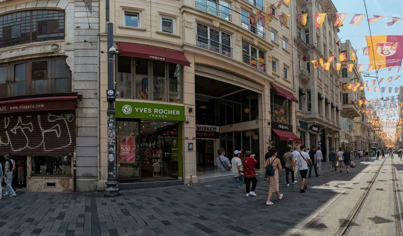 Arden Beyoglu AVM & Alışveriş - Dış Görünüm ve Ulaşım Rehberi