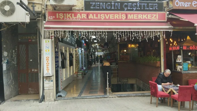 Isiklar Alisveris Merkezi AVM & Alışveriş - Dış Görünüm ve Ulaşım Rehberi